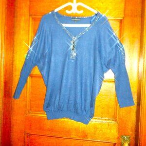 ~~~CYC~~ Amazing TOP with  BEADS Around Neckline & Top of Sleeve
